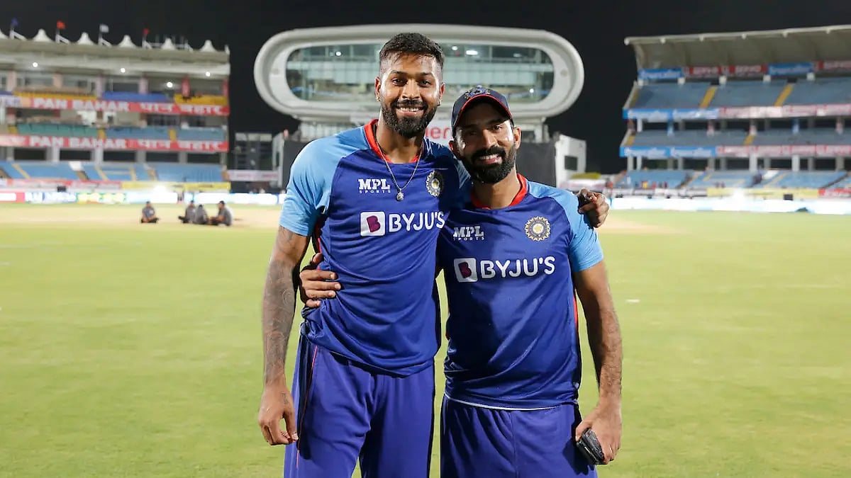 Hardik Pandya and Dinesh Karthik (R) stitched a crucial 65-run stand against South Africa in Rajkot.
