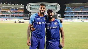 Hardik Pandya and Dinesh Karthik (R) stitched a crucial 65-run stand against South Africa in Rajkot.