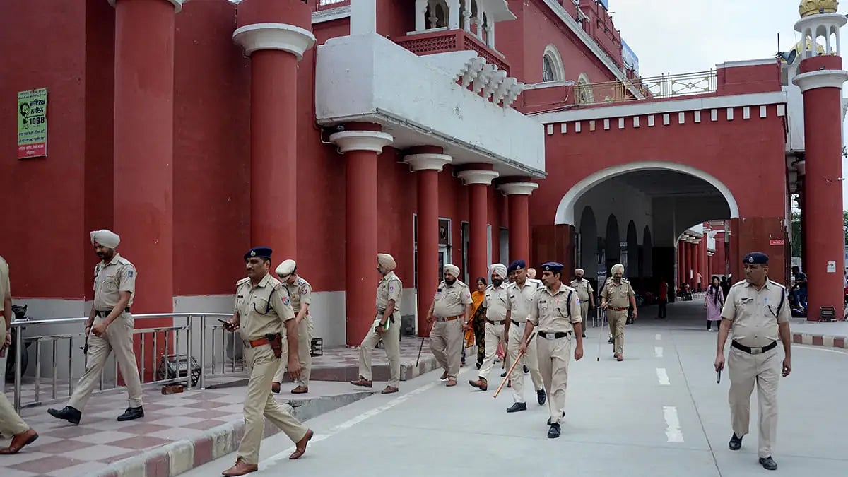 West Bengal Police Has Arrested Anti-Agnipath Protestors Near Mamata Banerjee's House