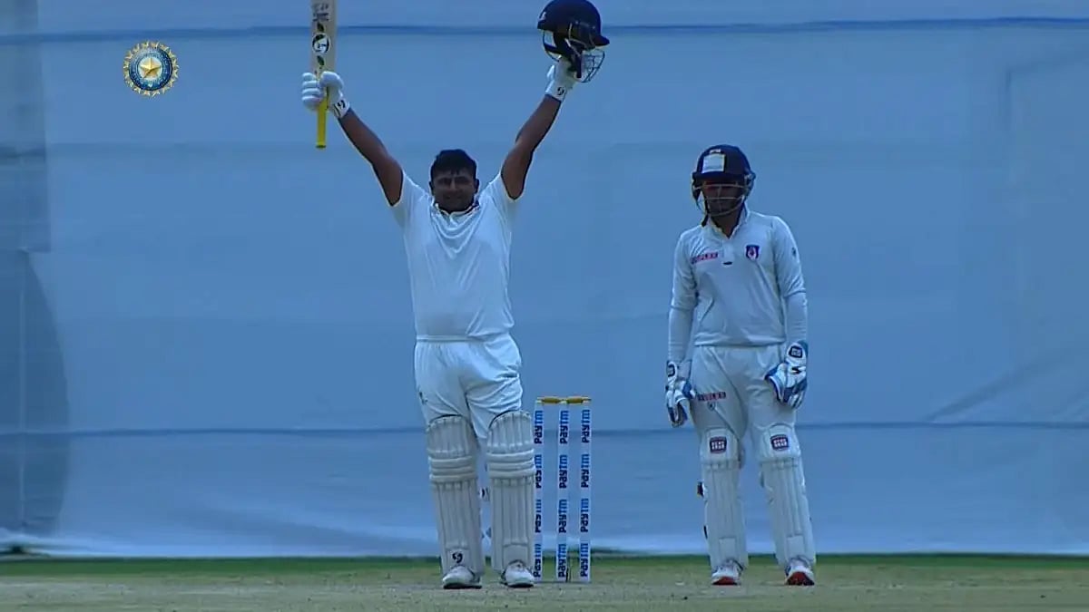 Mumbai's Sarfaraz Ahmed celebrates his ton against Uttar Pradesh in Ranji Trophy 2021-22 semis. 