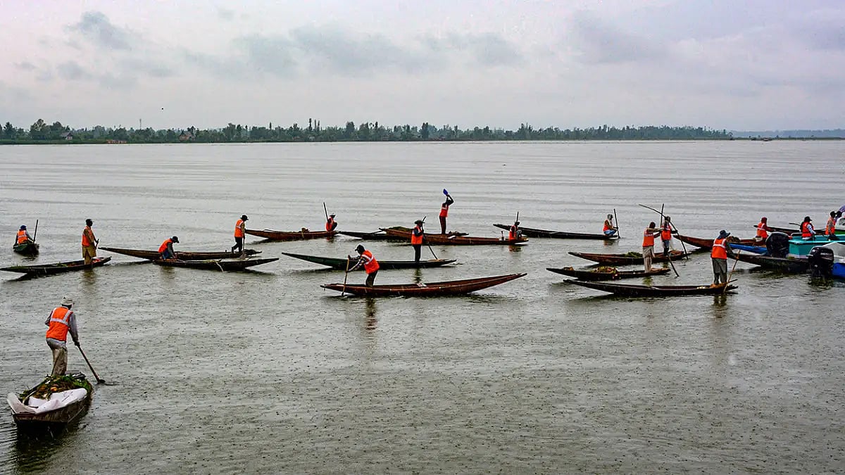 Dal lake cleaning drive 