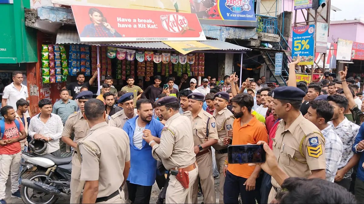 Youths protest at Dharamshala, Himachal Pradesh against Agnipath before PM Narendra Modi's roadshow