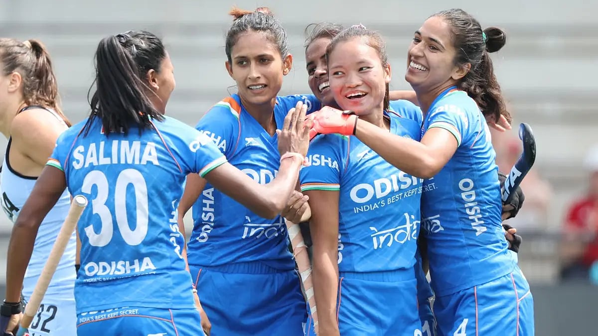Indian players celebrate a goal against Argentina in Women's League 2021-22. 