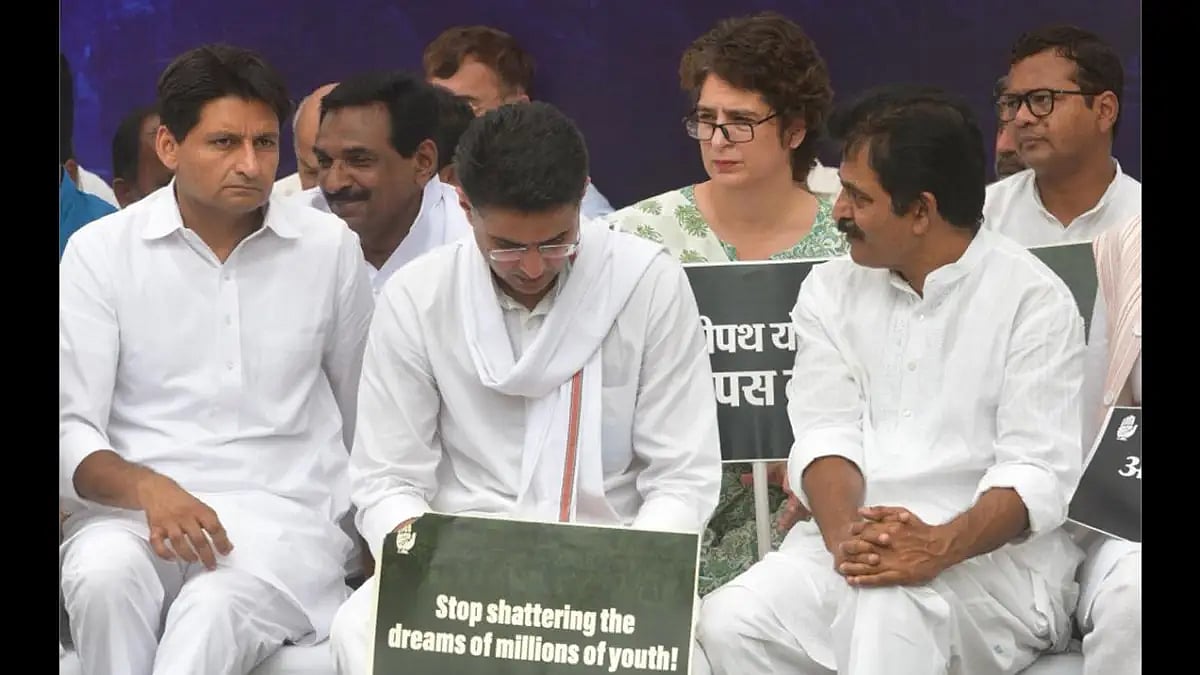 Congress Holds ‘Satyagraha’ Against ‘Agnipath’