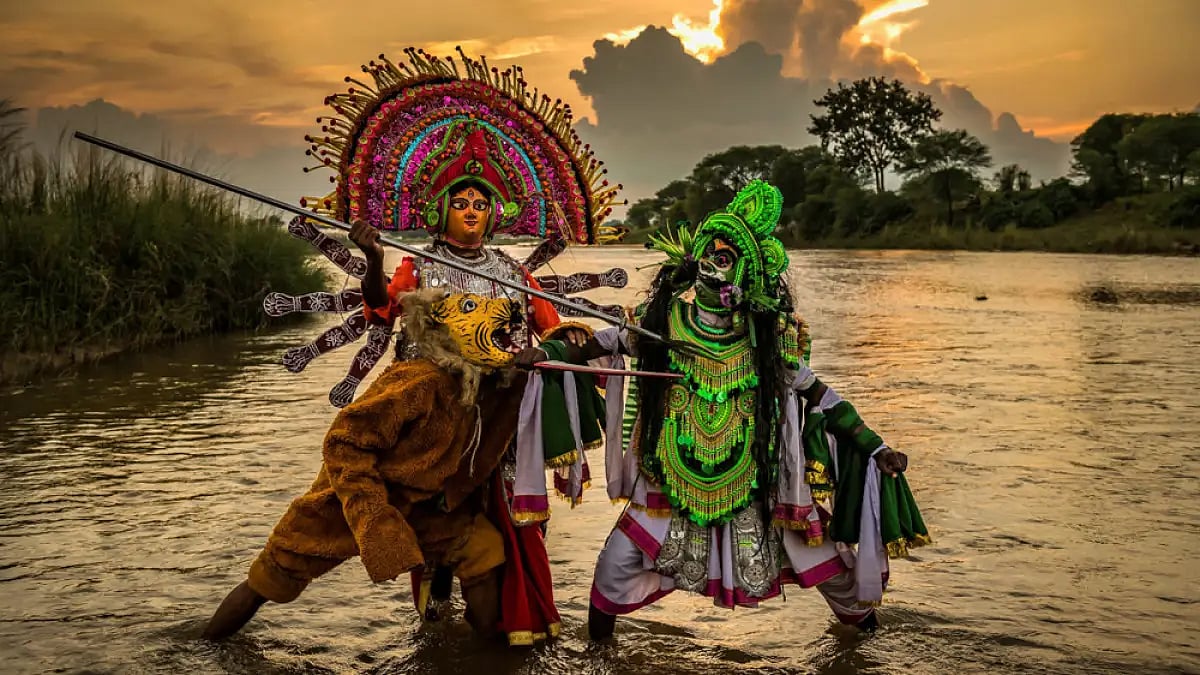 There are three kinds of this dance form - Purulia Chhau, Mayurbanj Chhau and Seraikella Ch
