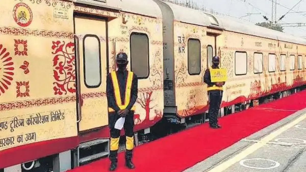 A Bharat Gaurav tourist train