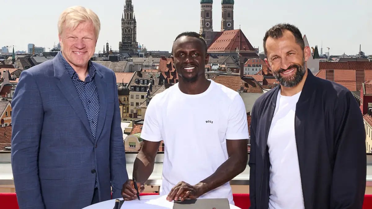 Sadio Mane signs contract papers to join Bayern Munich.