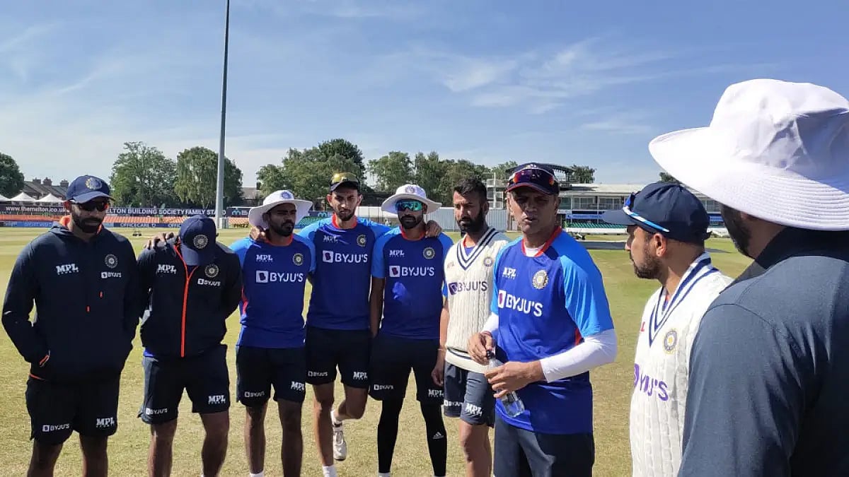 India head coach giving a pep talk during a training session in Leicester. Watch Leicestershire vs India warm-up cricket match live.