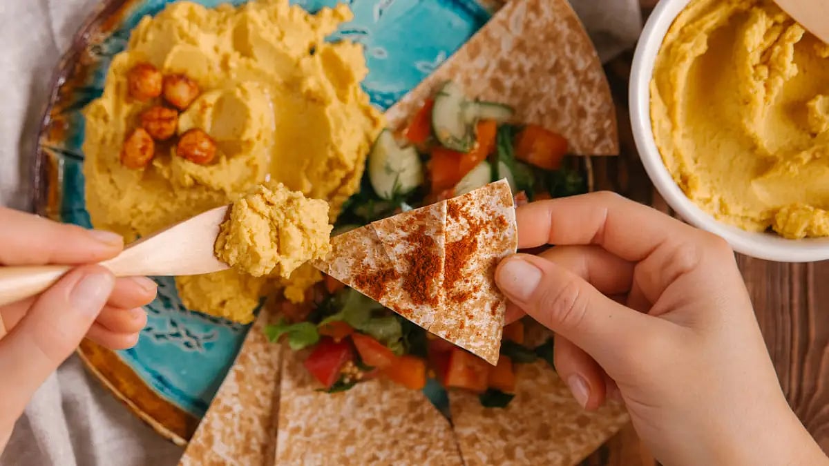 A hummus and pita platter is what you need for a weekend party