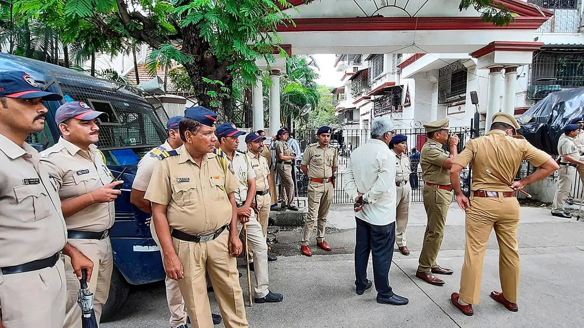 Maharashtra Crisis: Five Sena Men Detained For Pelting Stones At Office Of Eknath Shinde's LS MP son