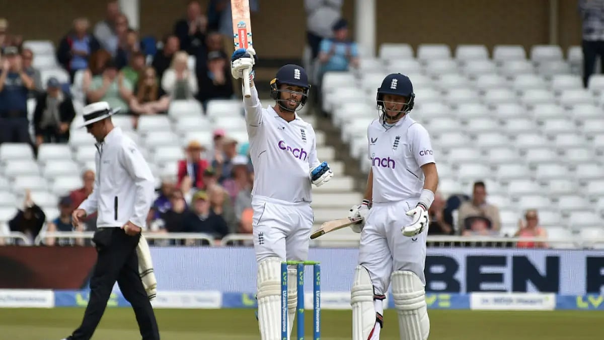 England's Ben Foakes (raising bat) scored a fifty against New Zealand in the second Test.  