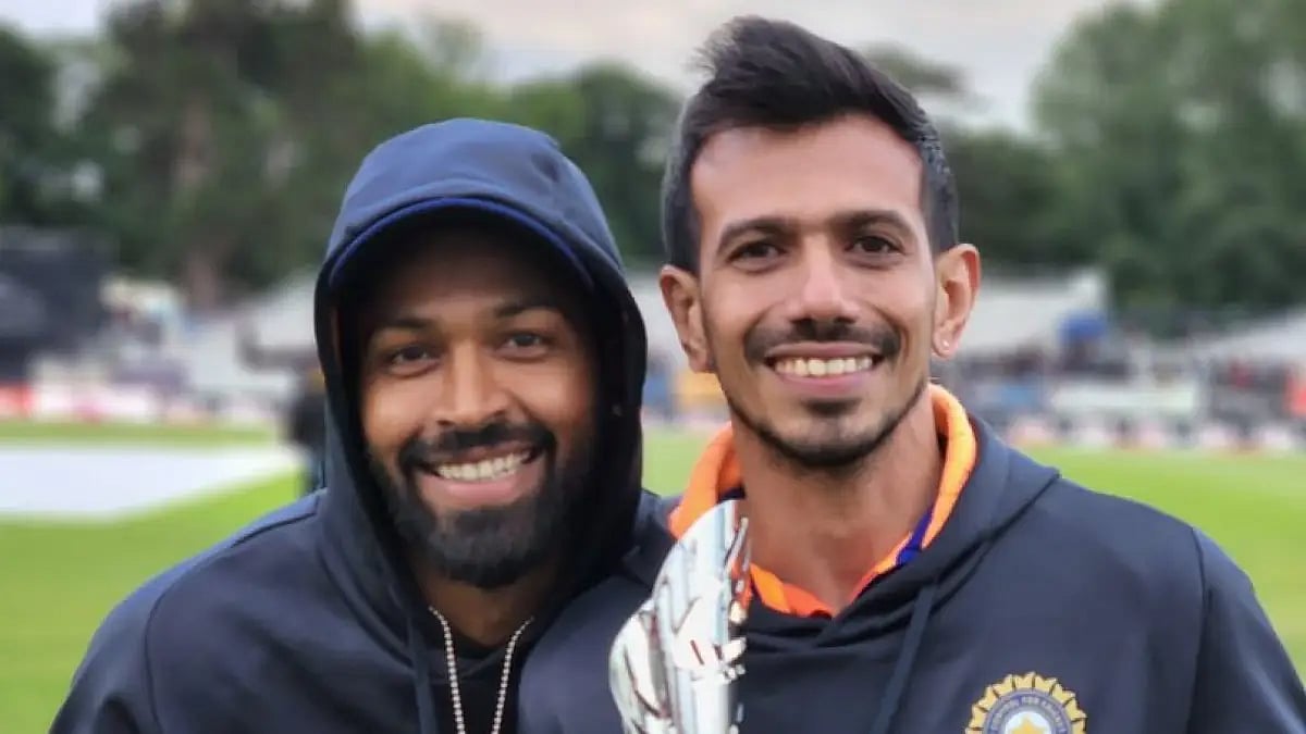 Hardik Pandya (L) poses with Yuzvendra Chahal after winning first T20 against Ireland. 