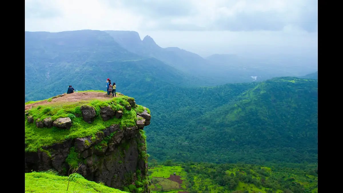 The misty hills of Matheran