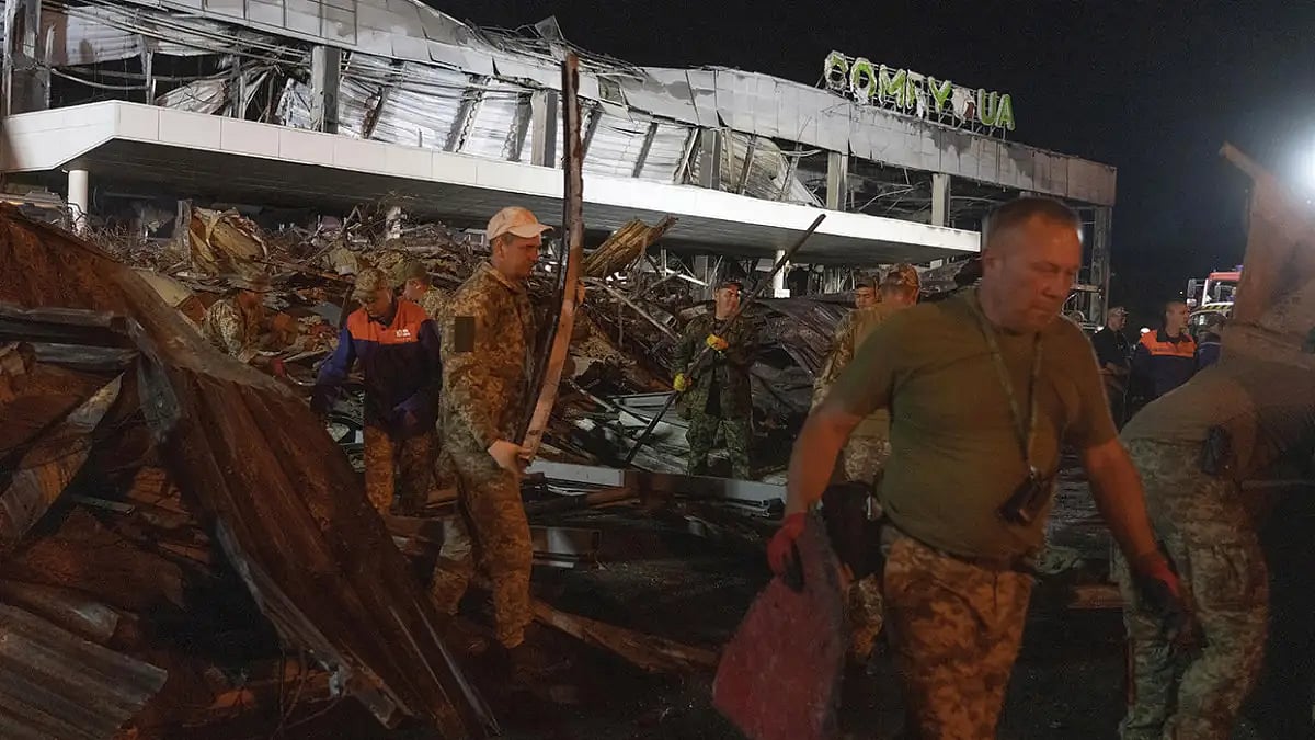 Russians Press Assault On Eastern Ukrainian City