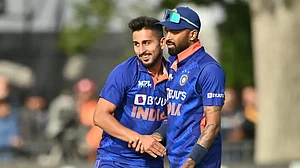 Umran Malik celebrates with Hardik Pandya after taking a Ireland wicket in the second T20.