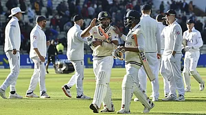 At the close of play on Day 1, Ravindra Jadeja and Mohammed Shami were unbeaten.