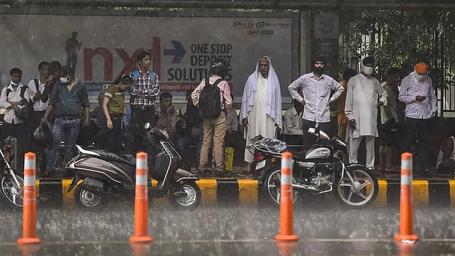 Light Rain In Delhi