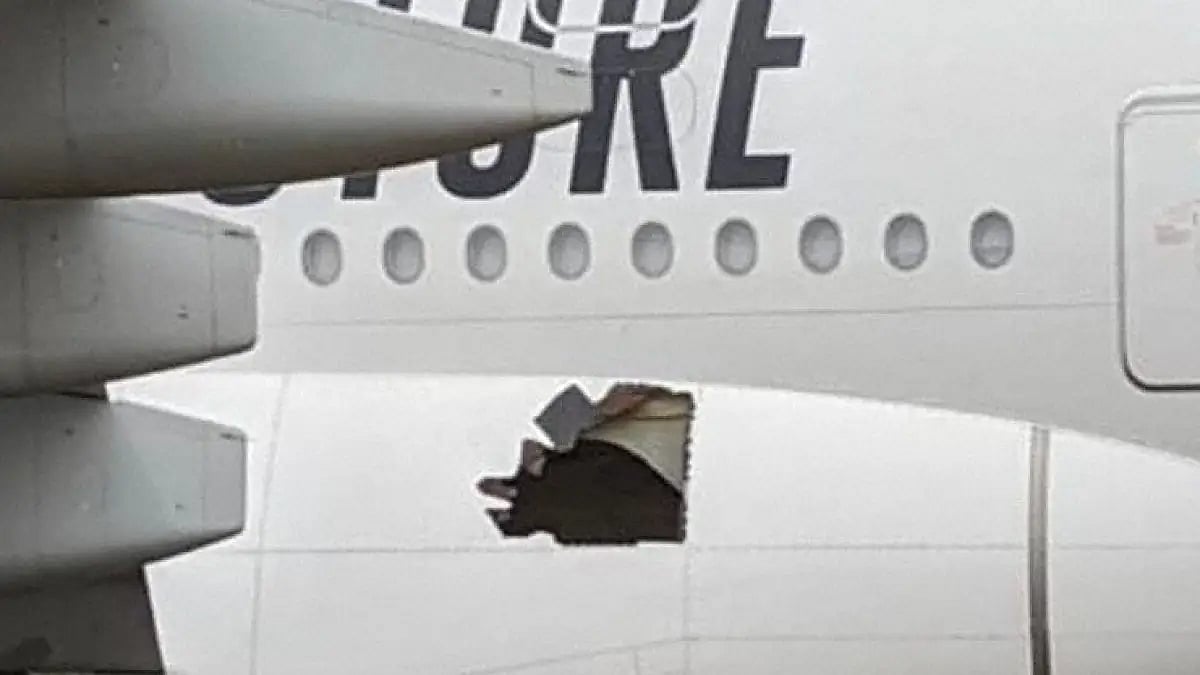 Fortunately, none of the passengers was hurt and the flight landed safely in Brisbane