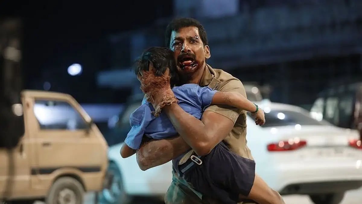 Actor Vishal in 'Laththi'