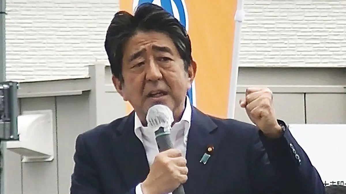 In November 2020, Shinzo Abe was awarded the Olympic Order by the IOC.
