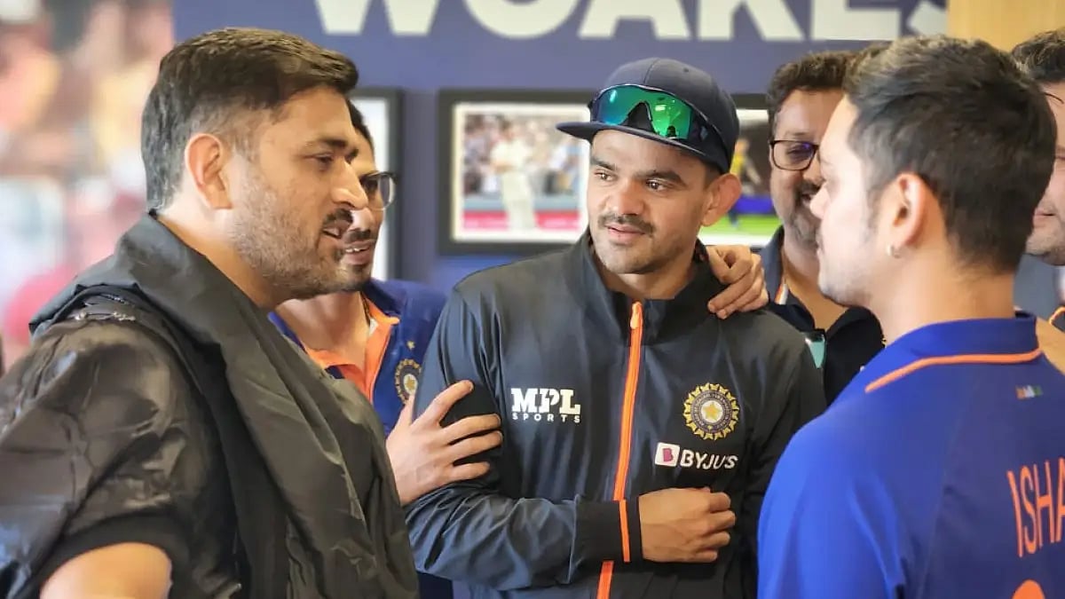 MS Dhoni interacted with the likes of Ishan Kishan and Yuzvendra Chahal.
