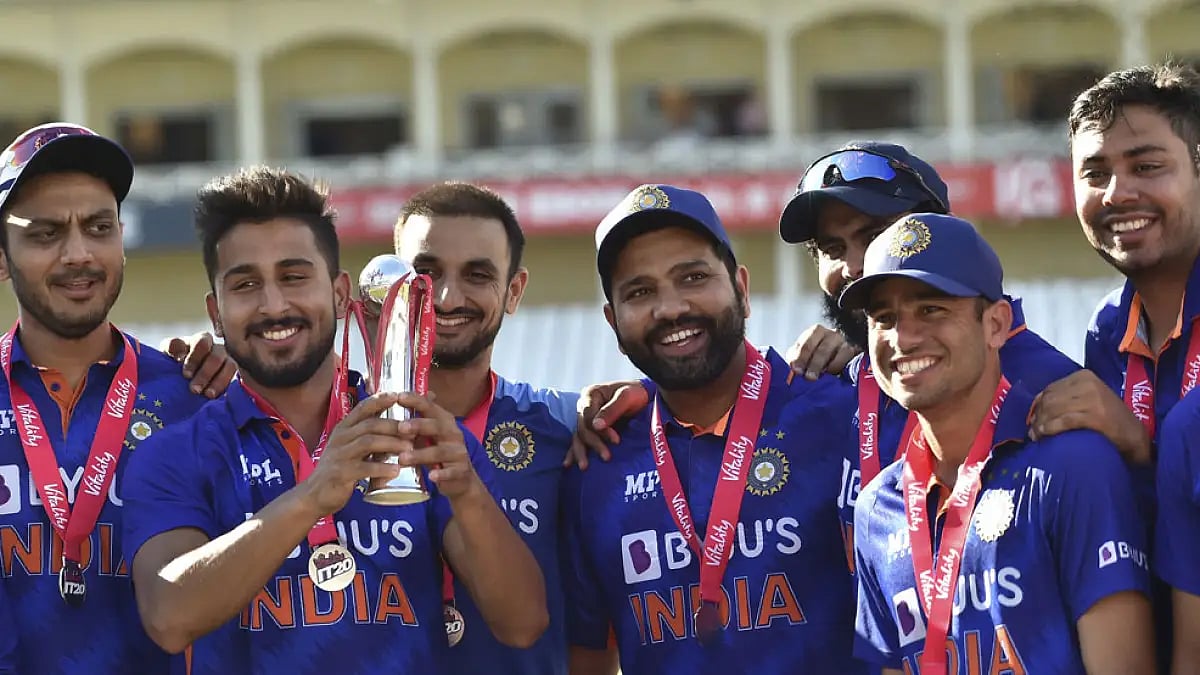 India players celebrate with the trophy after winning the T20I series against England.
