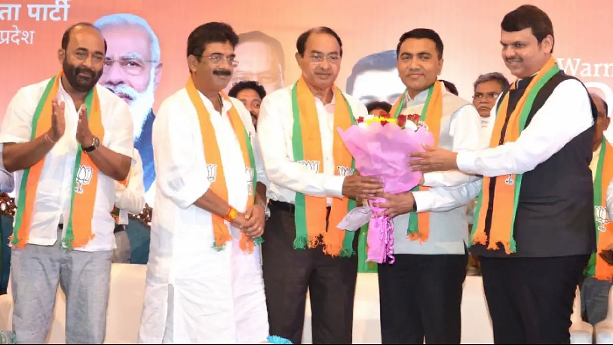 Former Goa CM Ravi Naik joins BJP in presence of Fadnavis and Sawant.