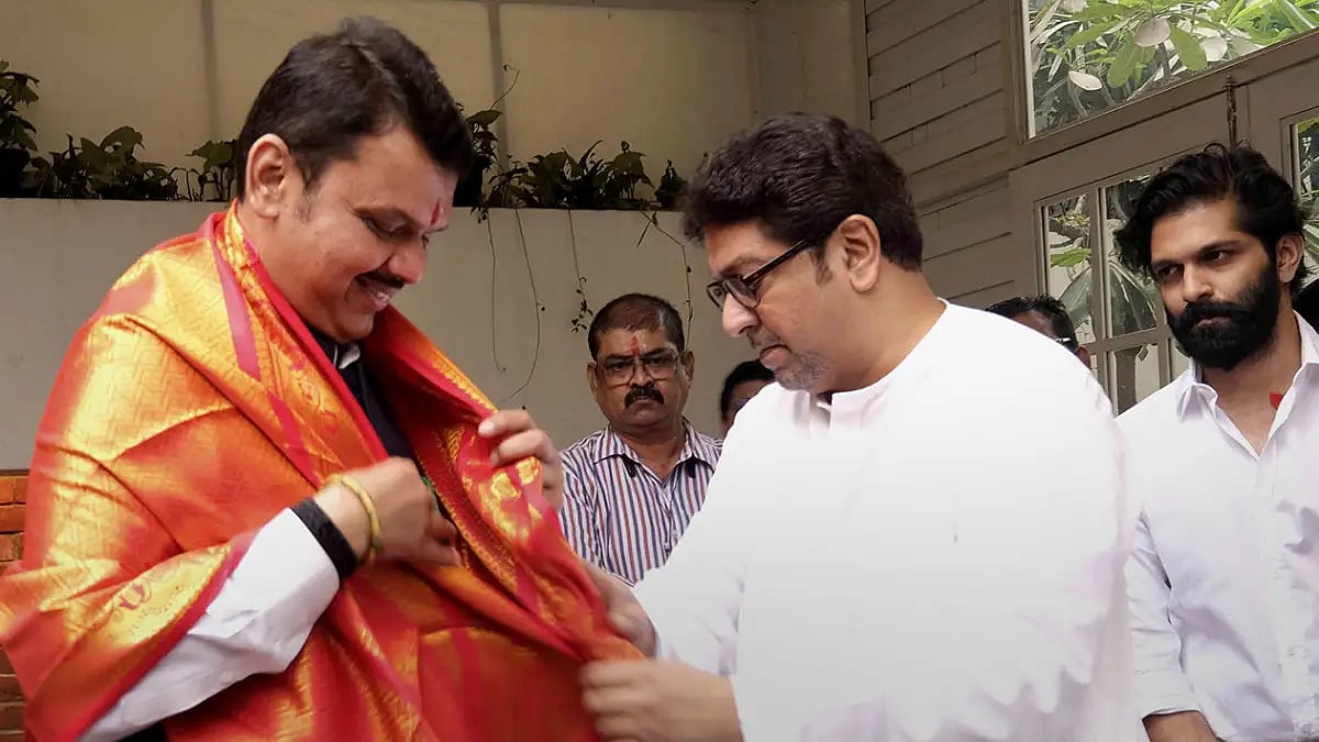 Devendra Fadnavis meets Raj Thackeray 