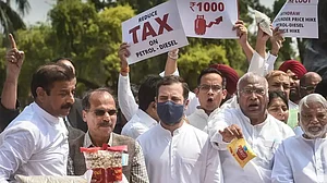 Rahul Gandhi with Mallikarjun Kharge, Adhir Ranjan Chowdhury and other opposition MPs