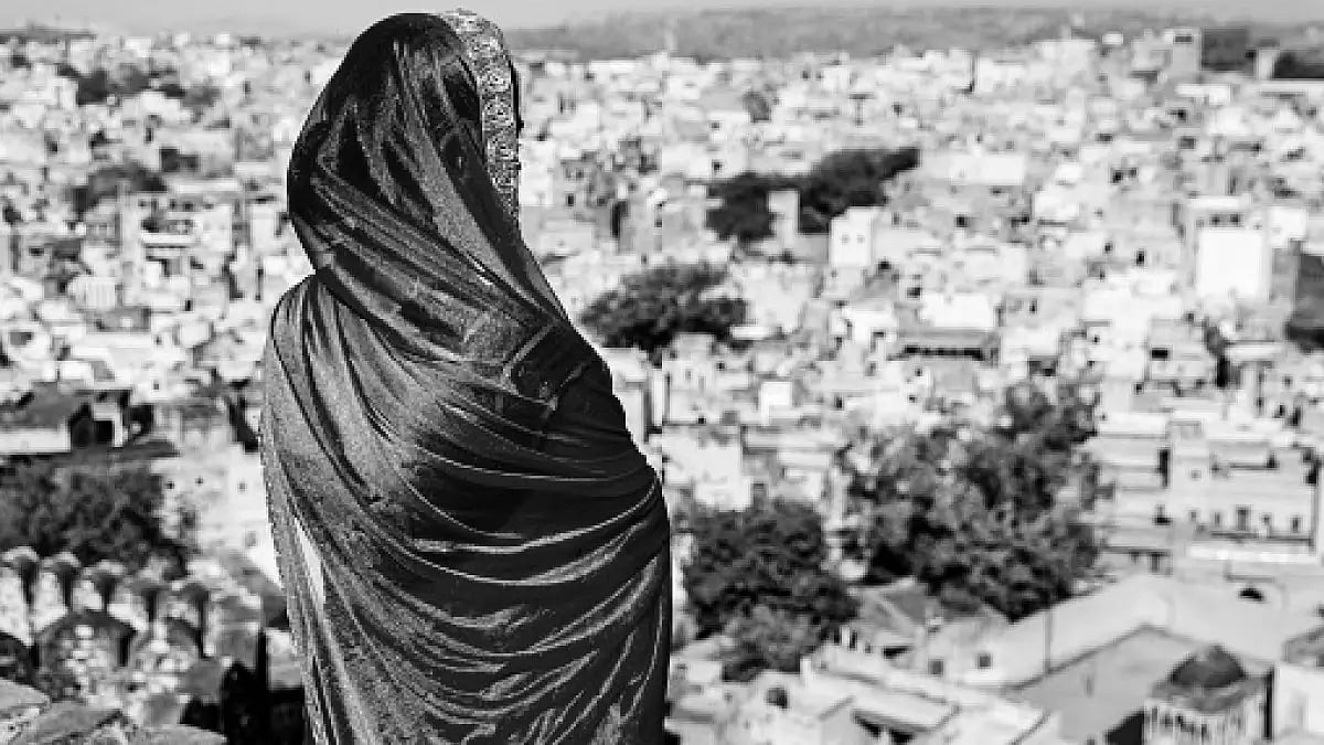 A manual: How to wear a saree?