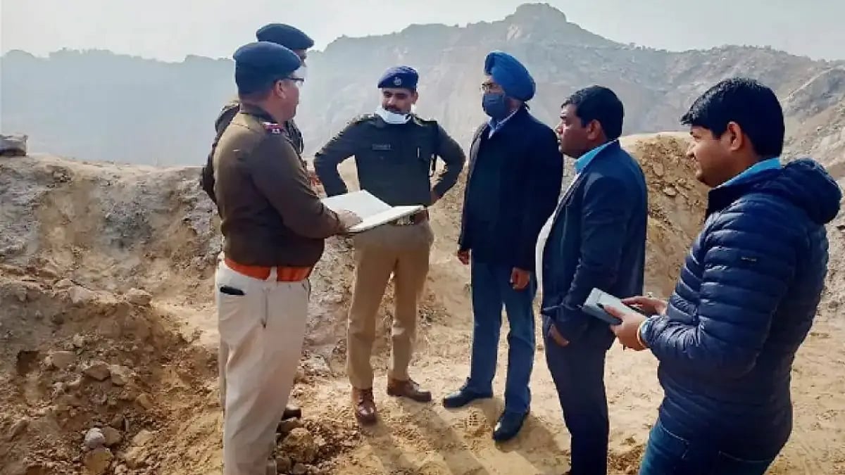 Police personnel at a mining site (Representative image)
