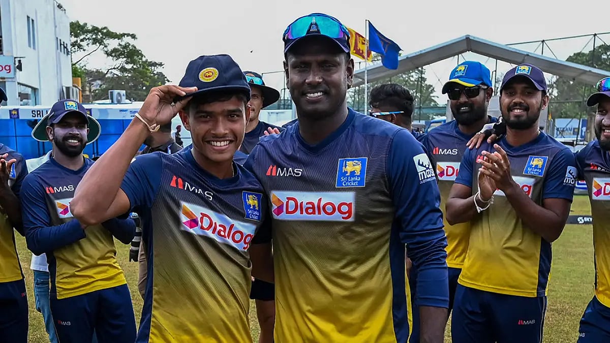 Angelo Mathews (R) is playing his 100th Test match for Sri Lanka on Sunday. 