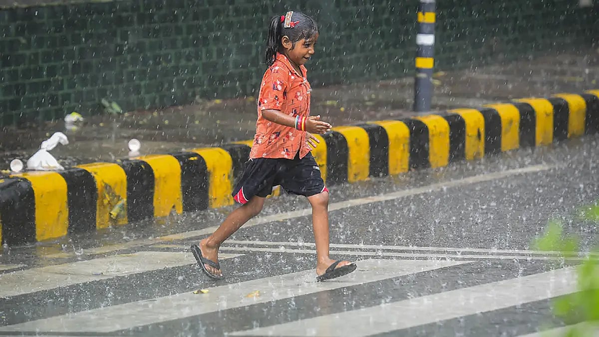 Bangalore Weather Today: Light Rain Expected with Pleasant Temperatures