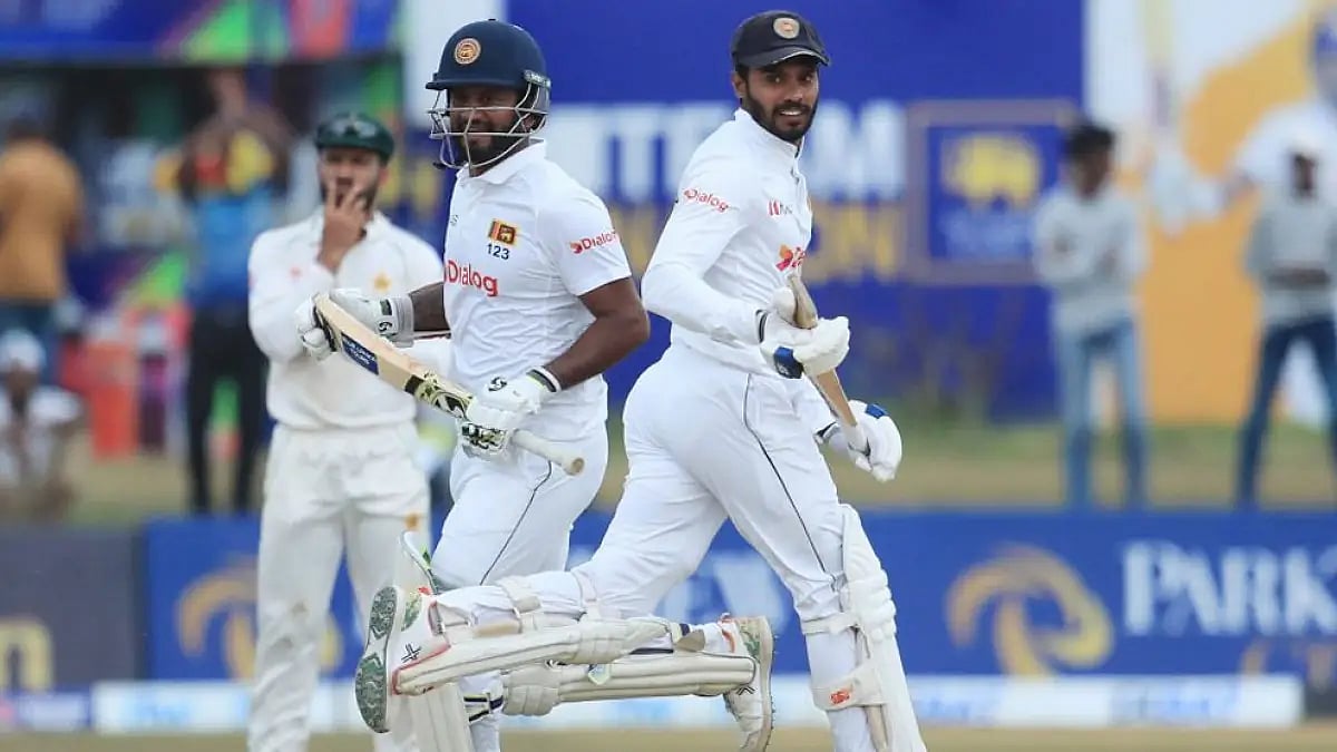 At the close of play on Day 3 of the second Test, Sri Lanka were 176/5.