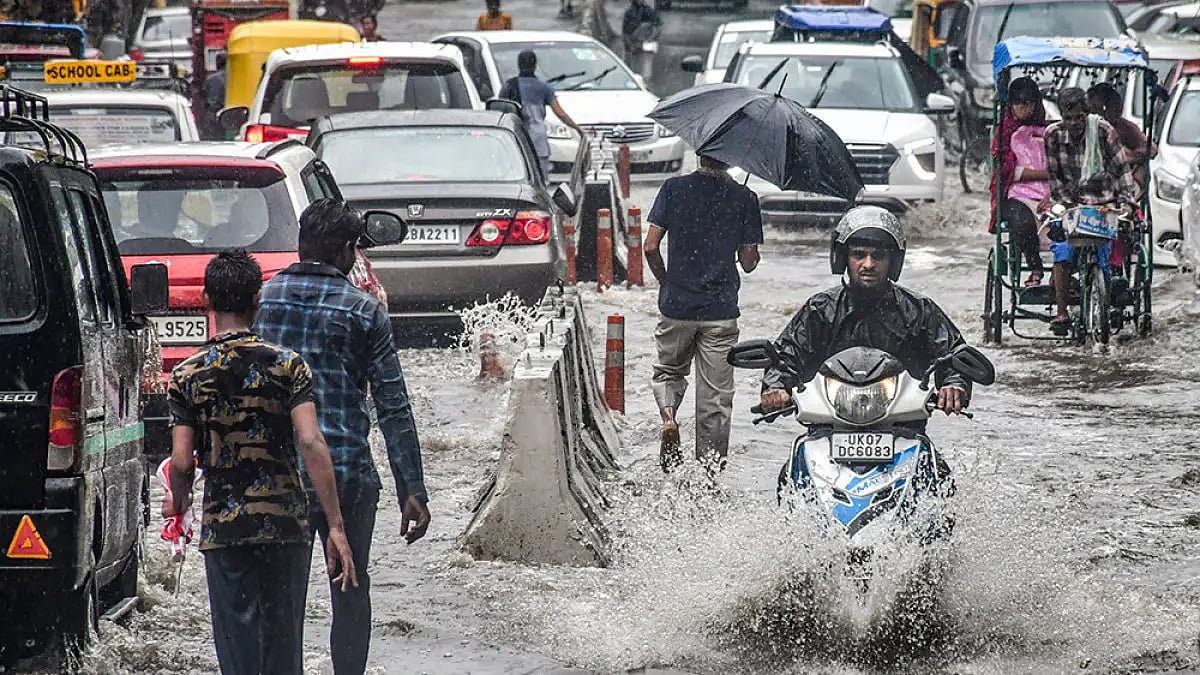 Rain brings Mercury Down Saturday Morning In Delhi; More Expected