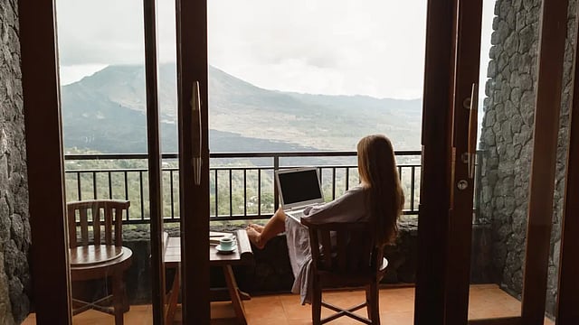 People Who Work Remotely Now Prefer to Remain in One Place for Longer