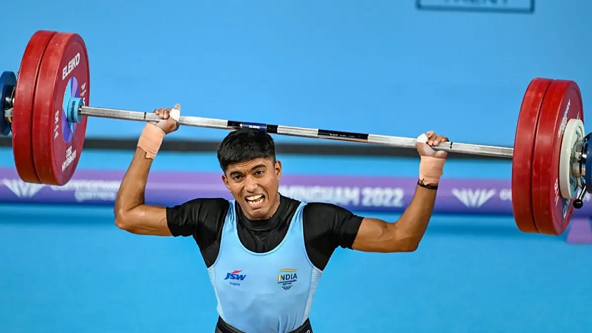 Sanket Mahadev Sargar in action during men's 55kg final at Commonwealth Games 2022.