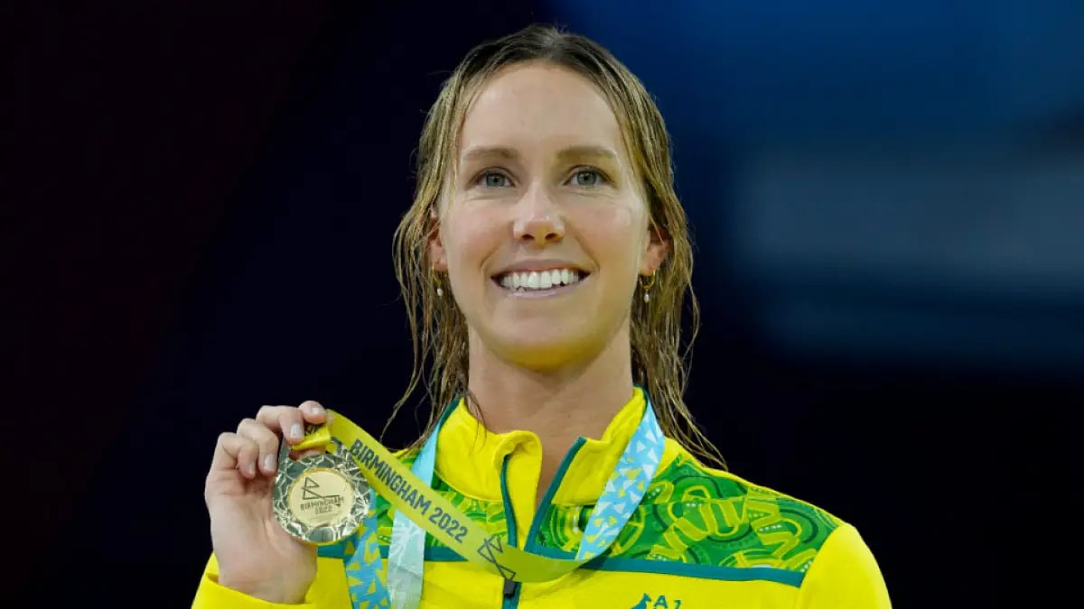Emma McKeon holds her women's 50m freestyle gold at Commonwealth Games 2022.