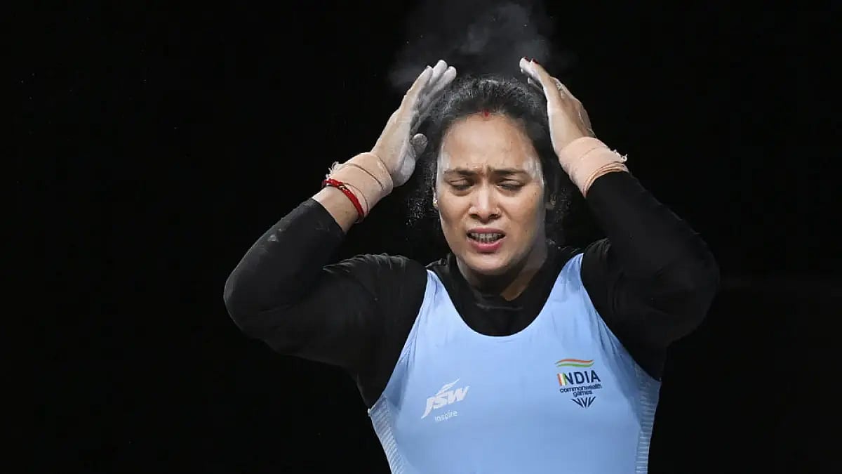 Targetting a third CWG medal, Punam Yadav was in the second spot after lifting 98 kg in the snatch. Then, failed to register a lift in clean and jerk.