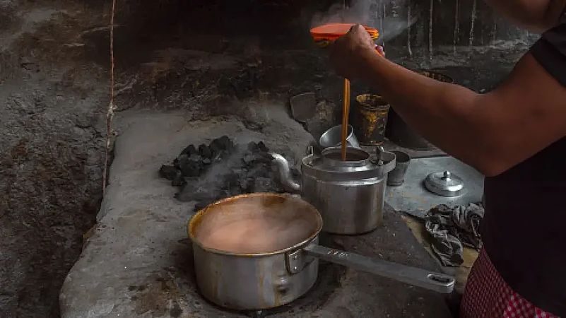 Late night chai, pakoda and adda.
