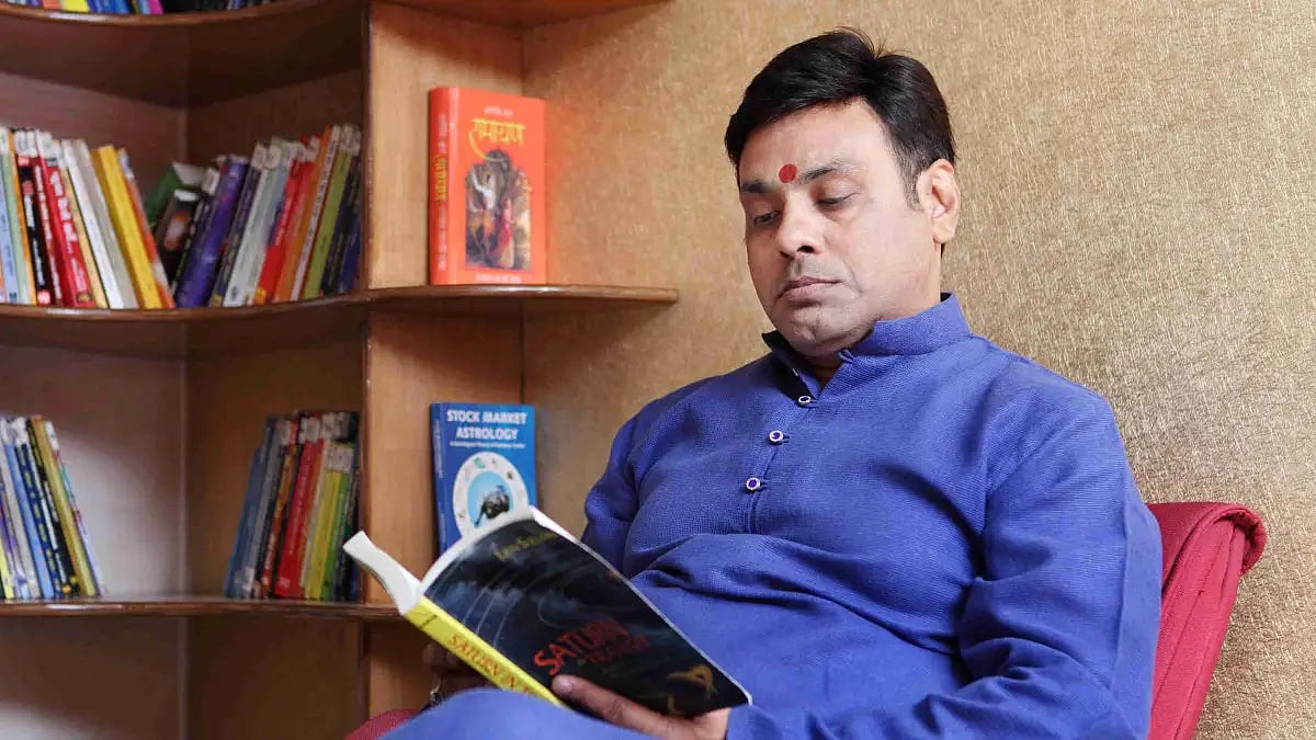 Astrologer Vinay Bajrangi