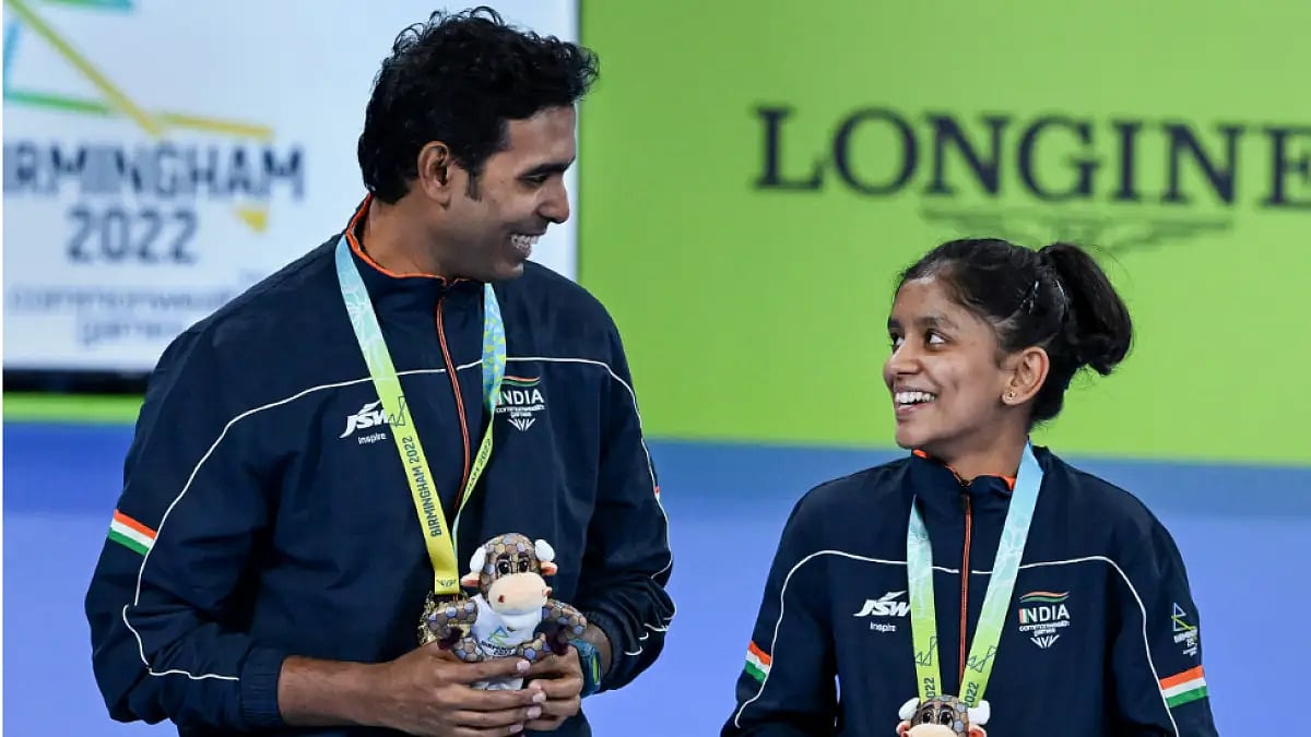 India's Achanta Sharath Kamal and Sreeja Akula celebrate CWG 2022 TT mixed team gold.