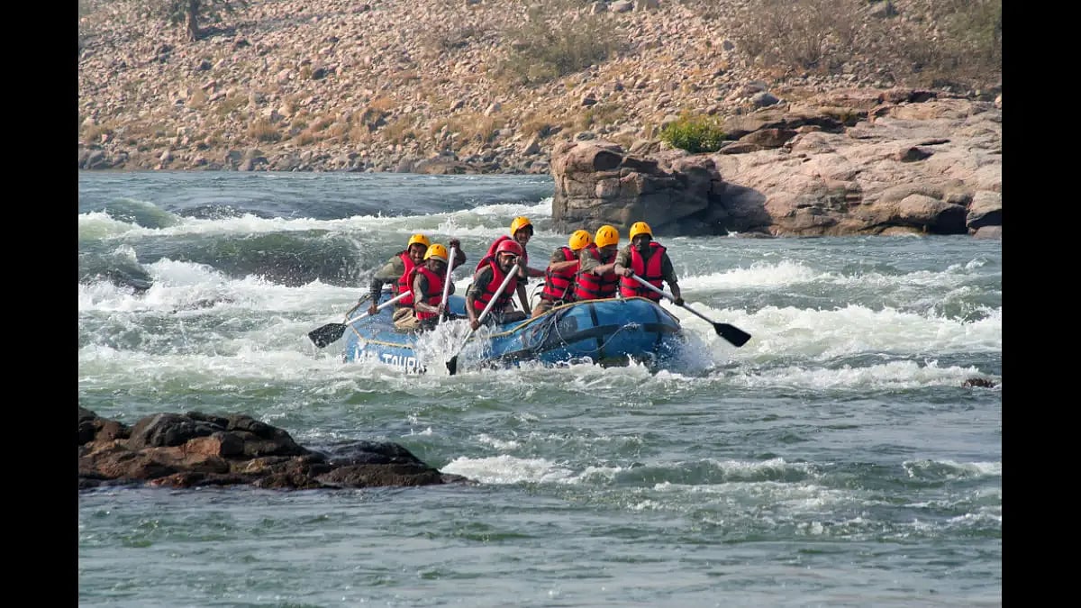 Rafting on the Betwa River in Orchha