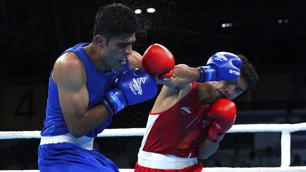 India's Shiva Thapa, right, and Pakistan's Suleman Baloch during their Commonwealth Games 2022 bout.