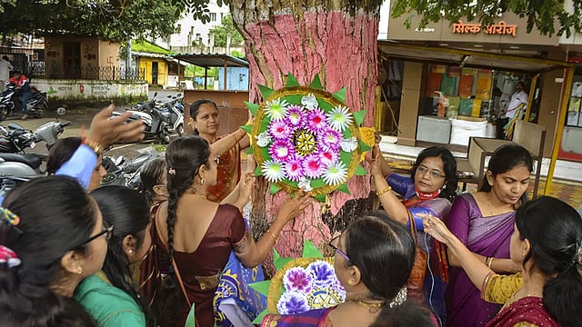 Hustle-Bustle Witnessed At Delhi's Shahdara Markets On Raksha Bandhan