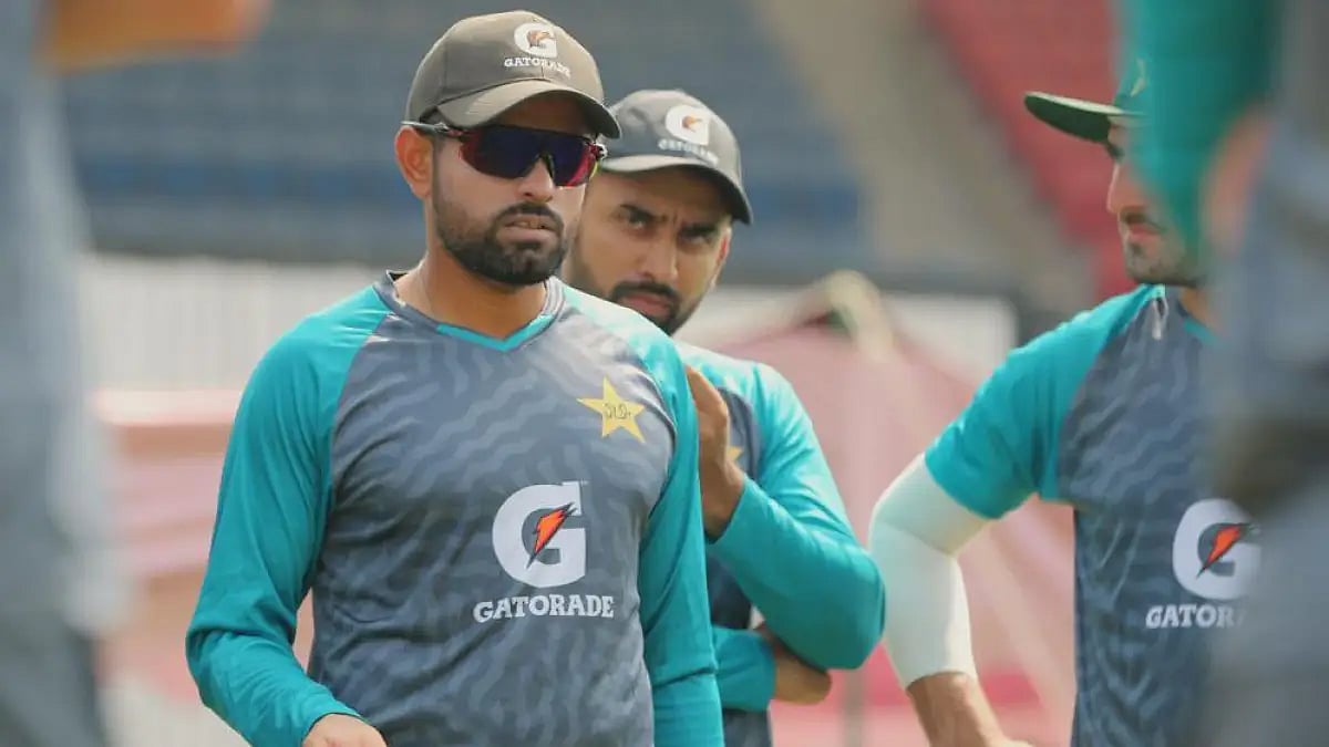 The players signed the dotted lines before departing for the Netherlands tour. 