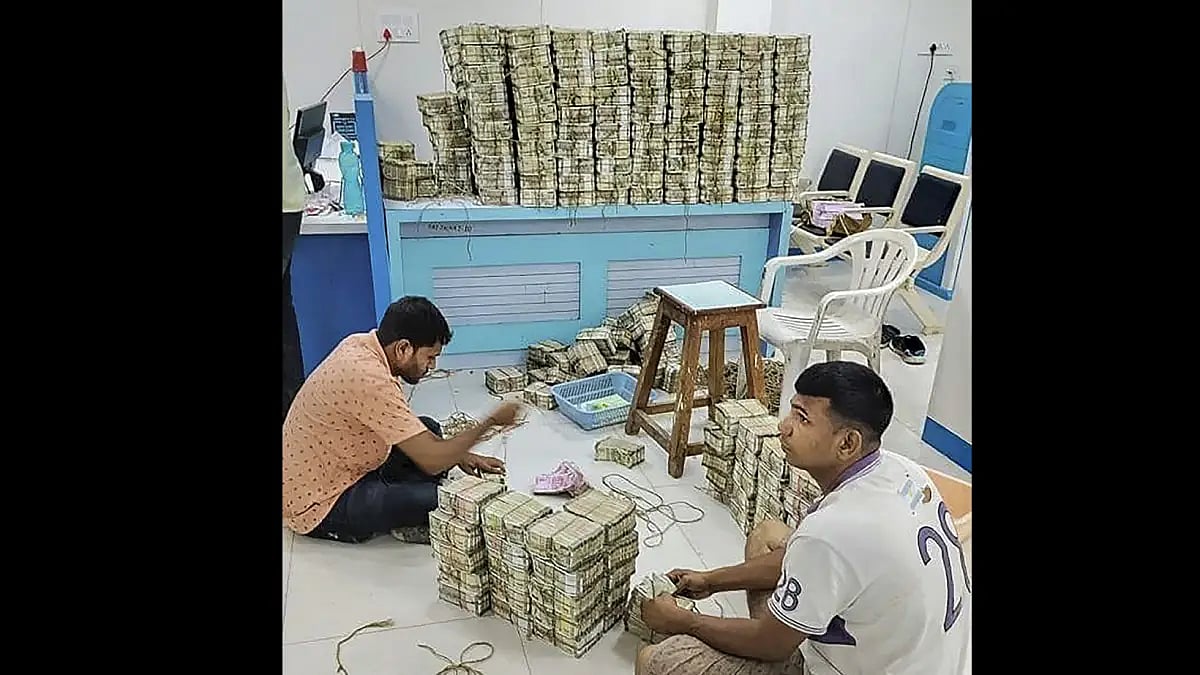 Rs 50 plus crore seized by IT raid in Maharashtra 