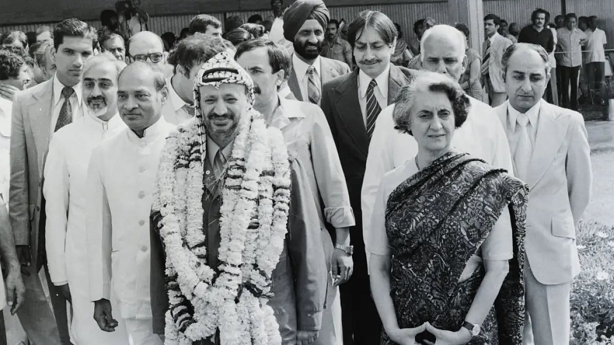 Former Prime Minister Indira Gandhi and PLO leader Yasser Arafat