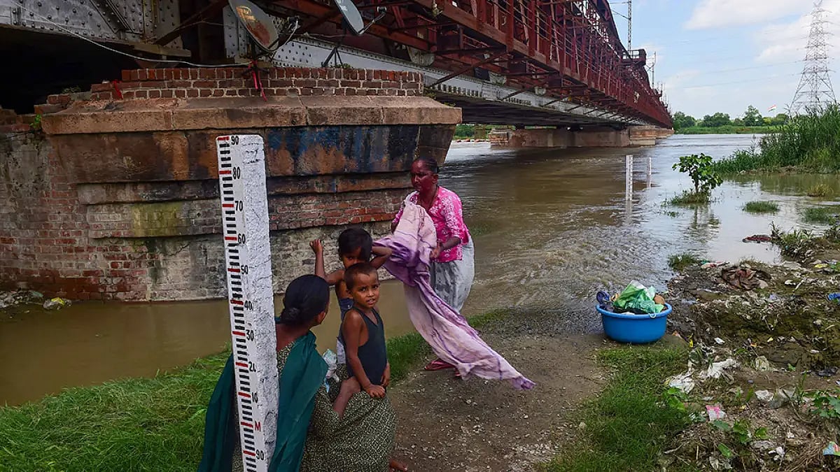Yamunas water level rises 