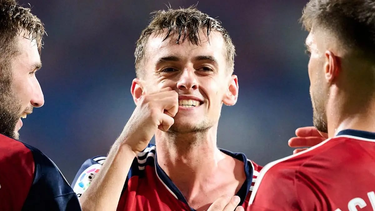 Aimar Oroz celebrates after scoring the winner for Osasuna against Sevilla in la Liga 2022-23.
